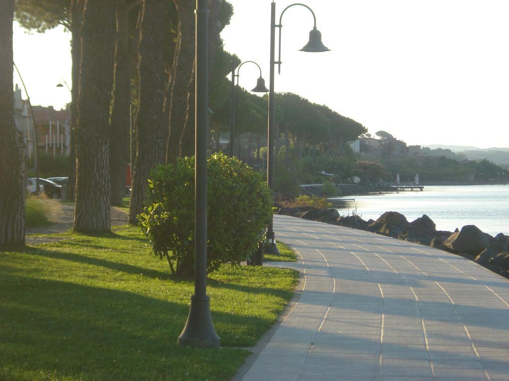 Relax In Piazzetta Casa E Appartamento Per Vacanze Trevignano Romano Eksteriør billede