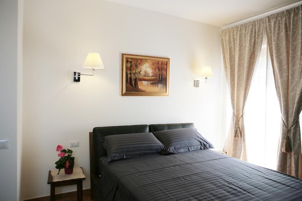 Relax In Piazzetta Casa E Appartamento Per Vacanze Trevignano Romano Værelse billede